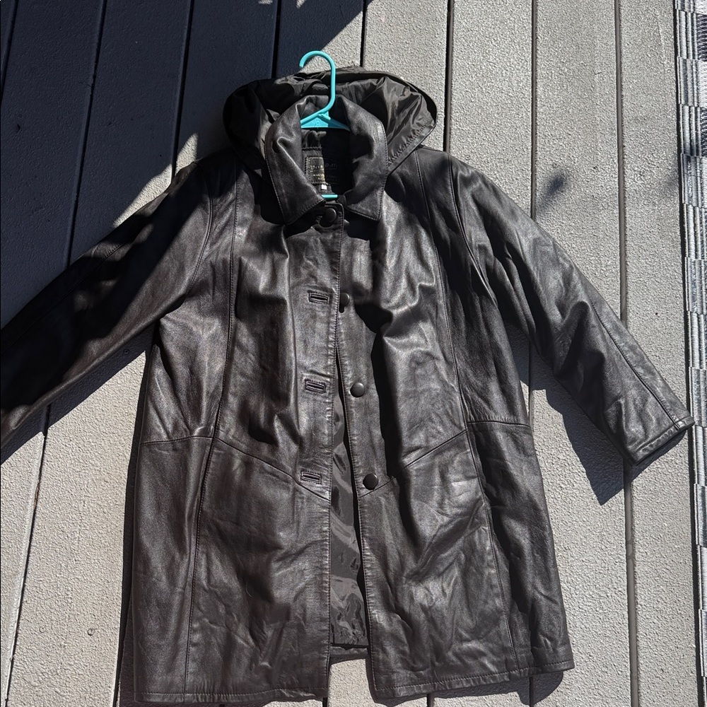 Woman’s chocolate brown hooded vintage Vera Pelle leather jacket
